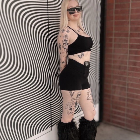 KaylaRose🌹26. Come 2 check my closet and shop!😌 thx <3 singer/artist/emo fashion - Picture 5 of 15